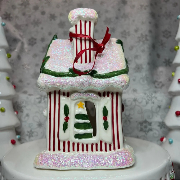 Blue Sky Clayworks x Sanrio Hello Kitty Christmas "Warmest Wishes" Ceramic House - Picture 3 of 13